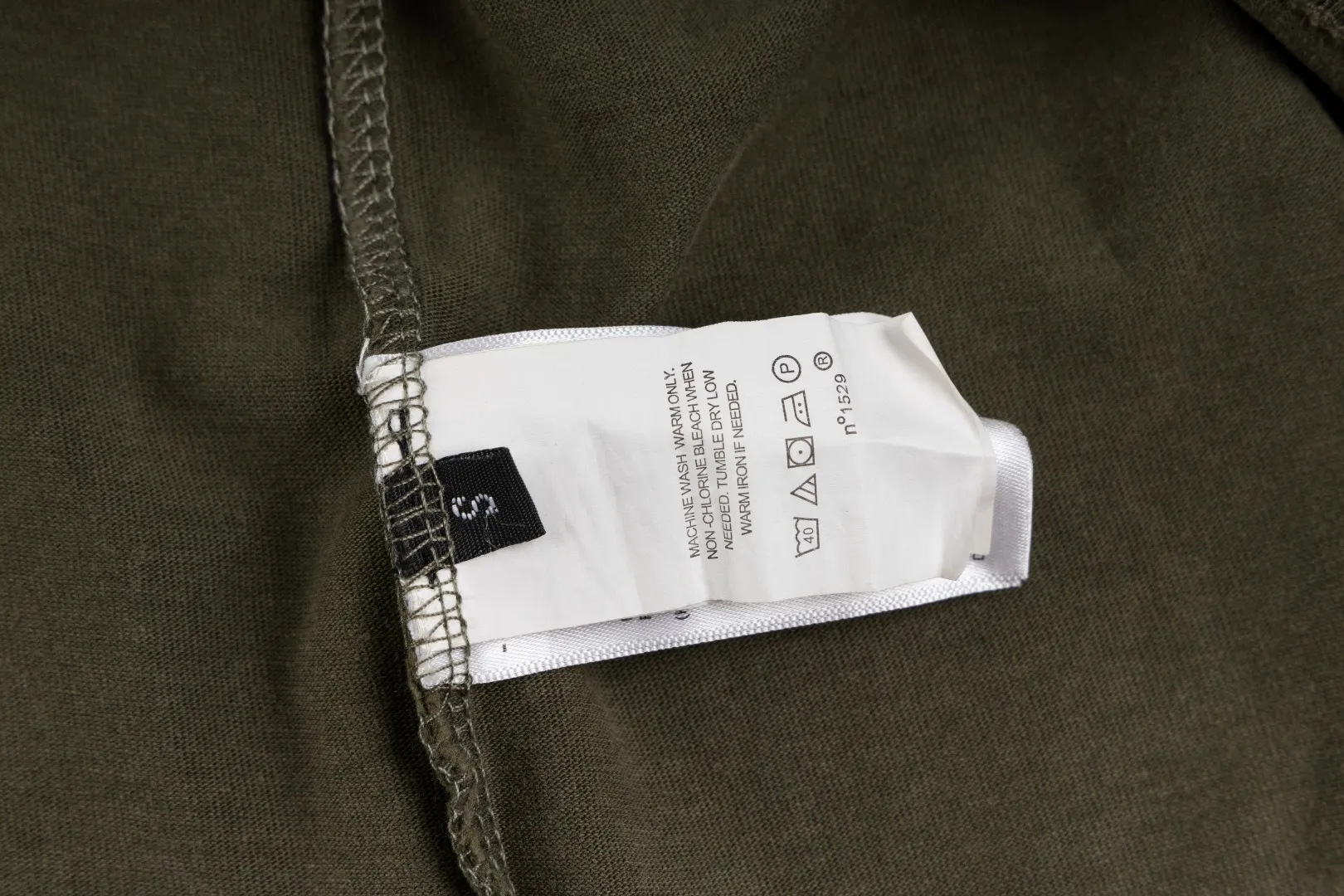 P196 #R85 Ralph Lauren washed heavy brushed distressed henley stand-up collar open chest long-sleeved bottoming shirt thin sweatshirt fabric 100% Xinjiang long-staple cotton, imported embroidered logo on the chest custom threaded collar, classic embroidery, the highest version, suitable for business and leisure daily use! 🌘3-button placket, laser logo pearlescent resin buttons, cuffs and hem are double-stitched, different from the currency version. Washed and distressed, sand-washed and stir-fried. Color: White, Black, Navy Blue, Army Green, Gray Size: S M L XL Length: 69/70/72/75 Bust: 102/108/116/124 Shoulder width: 43/45/47/49 Recommended weight: 100-120/120-140/140-160/160-180 pounds